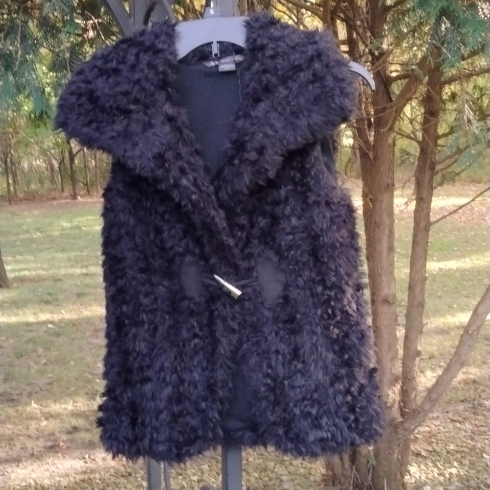 AX ARMANI EXCHANGE faux fur black Vest size xs/tp Quiet Luxury